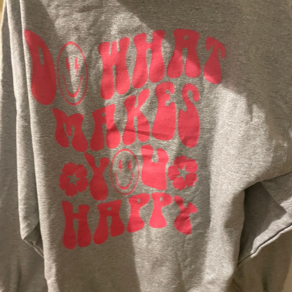 grey sweatshirt